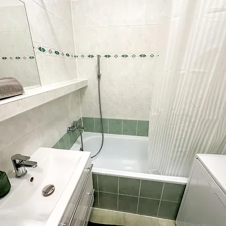 Simcity 2 I 3br In Center W Free Parking, 24 7 Self Check-in * 반스카비스트리카