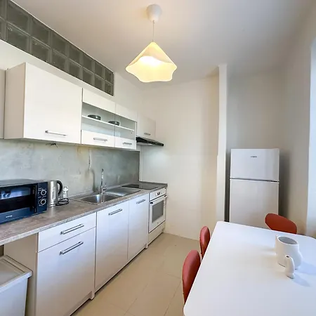 Simcity 2 I 3br In Center W Free Parking, 24 7 Self Check-in *